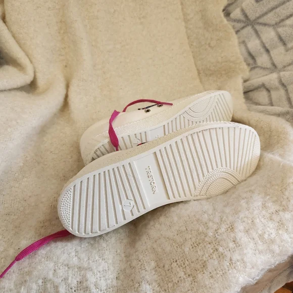 White Sneakers with Pink Laces - Picture 7 of 8